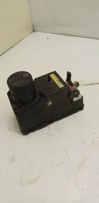 Audi A4 S4 B5 8D Central locking vacuum pump 4A0862257F
