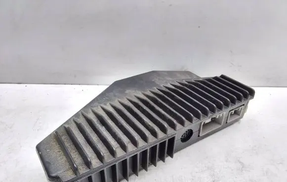 Volvo V70 Sound amplifier 8666630