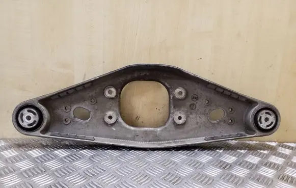 Mercedes-Benz CLS C219 Rear differential/diff mount bracket A2303521806