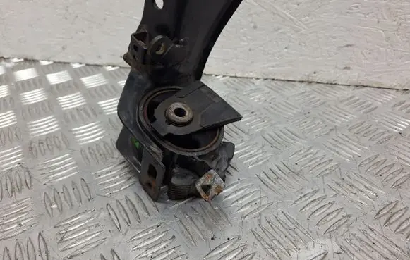 Toyota Avensis T250 Engine mount bracket 123720R010
