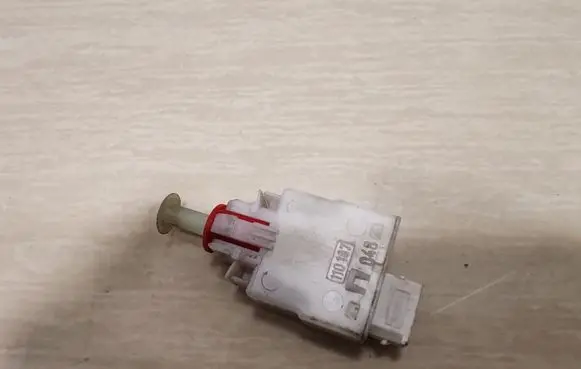 BMW 3 E36 Brake pedal sensor switch 8360421 03611100 110187
