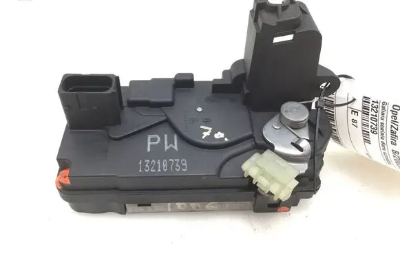 Opel Zafira B Rear door lock 13210739