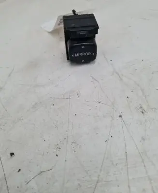 Toyota Yaris Wing mirror switch 183547