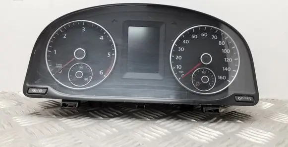 Volkswagen Touran II Speedometer (instrument cluster) 1T0920975C