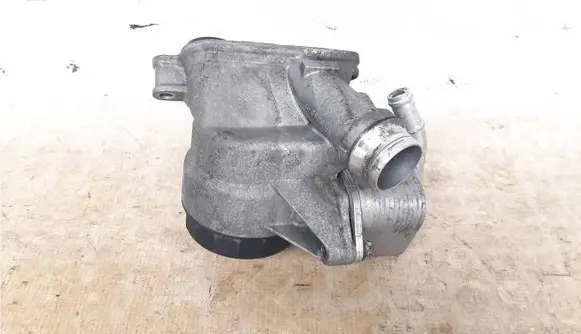 BMW 5 F10 F11 Oil filter mounting bracket 7516383 8637812 11427516383
