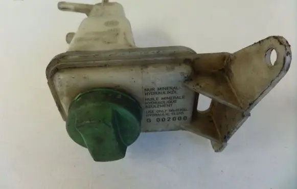 Audi A6 S6 C5 4B Power steering fluid tank/reservoir 8D0422373C