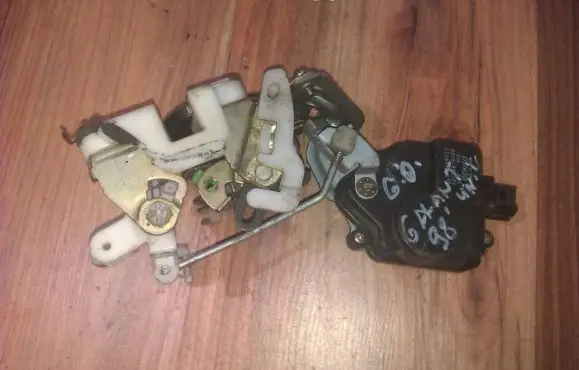 Mitsubishi Galant Rear door lock 1015280080