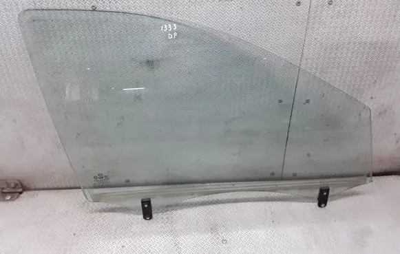 KIA Sorento Front door window glass four-door