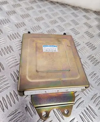 Mitsubishi Carisma Engine control unit/module MD322387