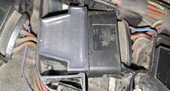 Volkswagen Jetta V High voltage ignition coil 036905715G