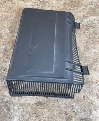 BMW 5 E39 Air filter box cover 8379627 64318379627