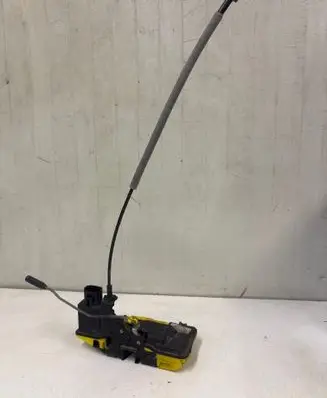 Volvo XC90 Rear door lock 30663639