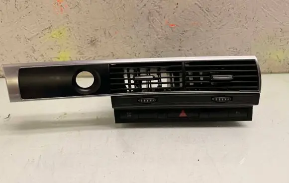 Audi A6 S6 C6 4F Dash center air vent grill 4F1820951