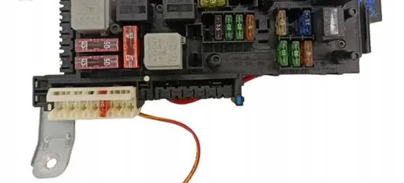 Mercedes-Benz C W204 Relay mounting block 