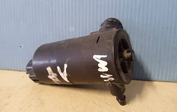 Toyota Avensis T270 Windscreen/windshield washer pump 130801A 518892