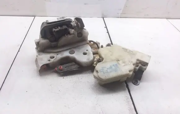 Nissan Almera Tino Rear door lock 82553BM760