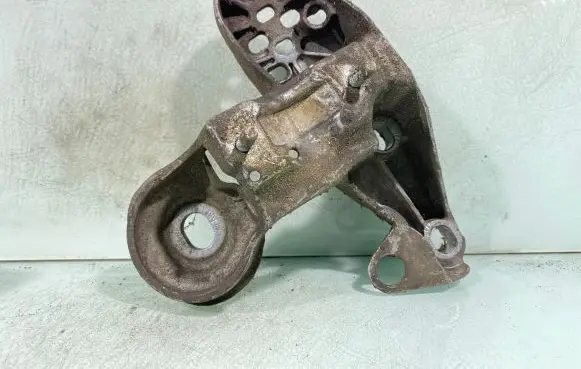 Audi A4 S4 B5 8D Engine mounting bracket 4b0199351b