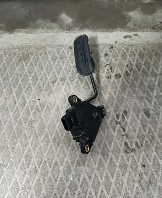 Nissan Micra Accelerator throttle pedal 18002AX700 AX700 18002