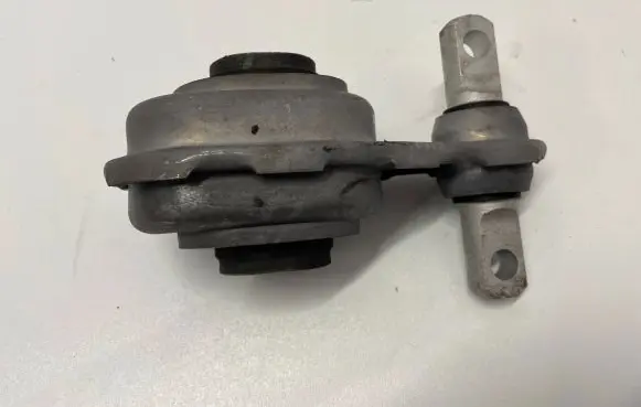 Mercedes-Benz GLA H247 Gearbox mount A1772400300