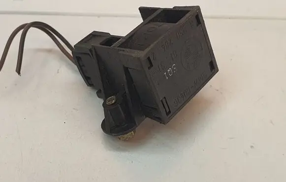 BMW 5 E34 Hazard warning light relay 8350284 61318350284