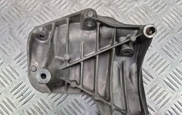 BMW 3 E90 E91 A/C compressor mount bracket 7556836