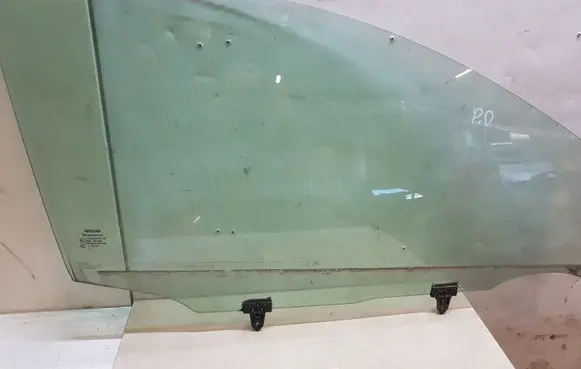 Nissan Qashqai Front door window glass four-door