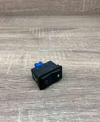 BMW 5 E34 Electric window control switch 8368932