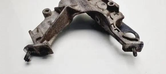 Citroen C5 Engine mounting bracket 9635969880