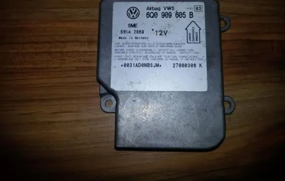 Volkswagen PASSAT B5 Airbag control unit/module 6Q0909605B 5WK42869