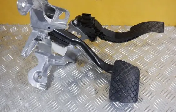 Audi Q7 4M Brake pedal 4M1723117B
