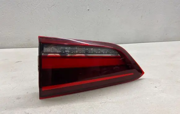 BMW X1 F48 F49 Tailgate rear/tail lights 8747771810 F03762000H H8747771810