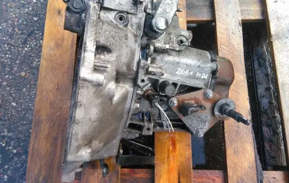 Peugeot 206+ Manual 4 speed gearbox 