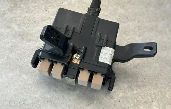Hyundai Santa Fe Relay mounting block 