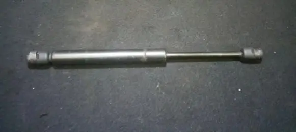 Audi A4 S4 B5 8D Tailgate/trunk strut/damper 4b5827552c
