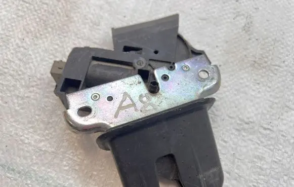 Audi A6 S6 C6 4F Tailgate/trunk/boot lock/catch/latch 4F5827505D
