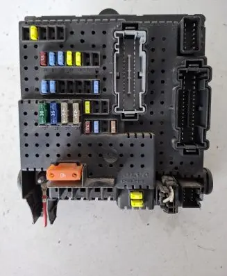 Volvo XC90 Fuse module 30728512 28017881 06W331