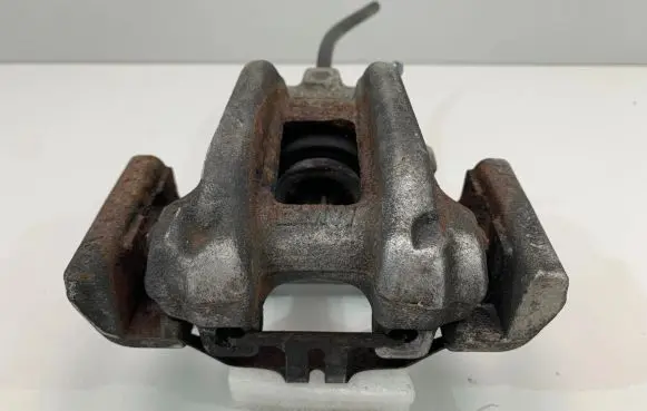 BMW 4 F32 F33 Rear brake caliper 6850857