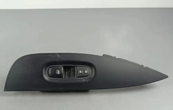 Nissan Qashqai Electric window control switch