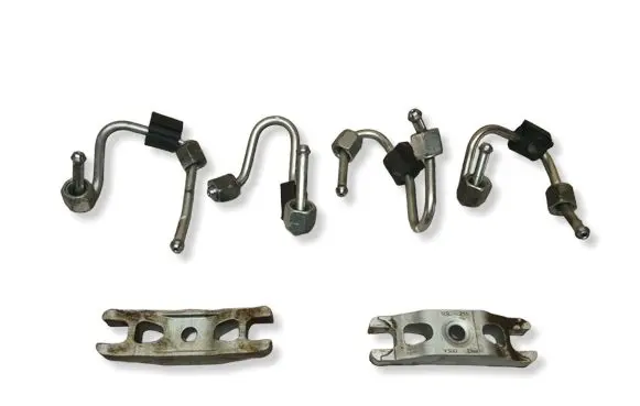 Volkswagen Touran II Fuel injector supply line/pipe 03L216