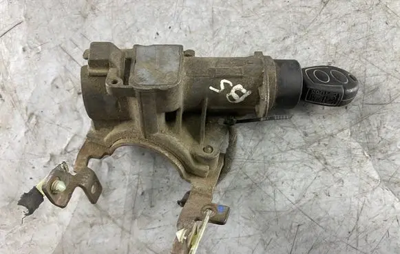Volkswagen PASSAT B5 Ignition lock 4b0905851a