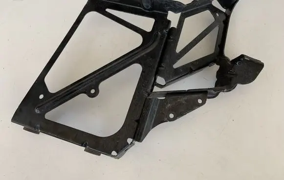 Audi A6 S6 C7 4G Radiator mount bracket 4G0121261F