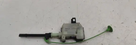 Volvo V70 Fuel tank cap lock motor 86113136 1905150340