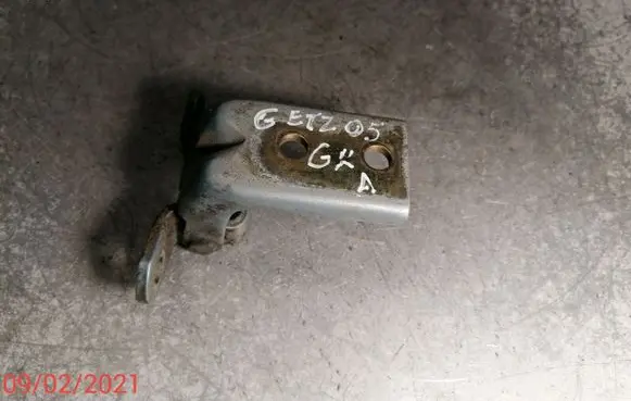 Hyundai Getz Rear door upper hinge