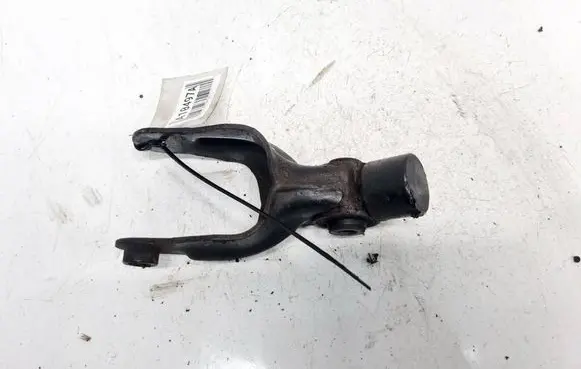 Engine mounting bracket