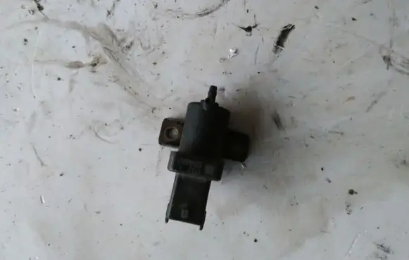 Opel Zafira C Vacuum valve 55566051