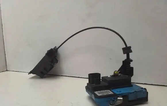 Volvo S80 Front door lock 30699748