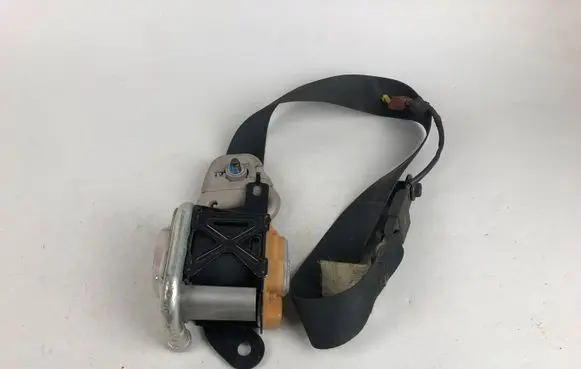 Subaru Impreza II Front seatbelt