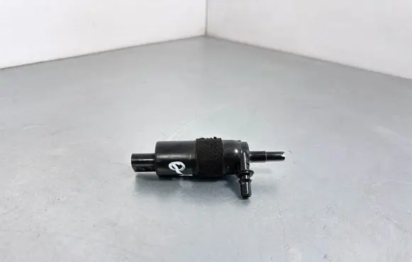 Audi Q7 4M Windscreen/windshield washer pump 6R0955681