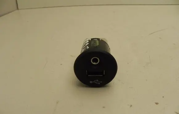Nissan Juke I F15 EUR ISO radio connector 15875 I5633