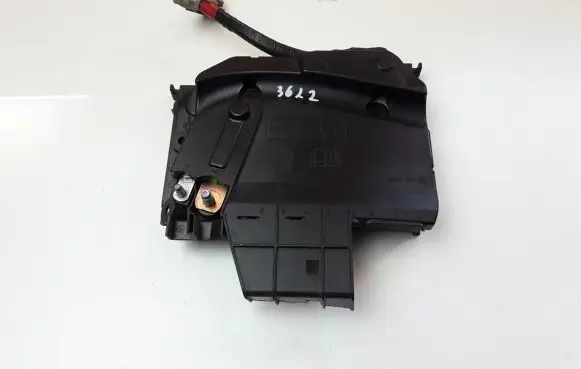 Ford Kuga II Battery relay fuse AV6T14A067BC